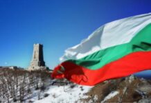 Българските политици избират да бъдат лакеи, а не държавници